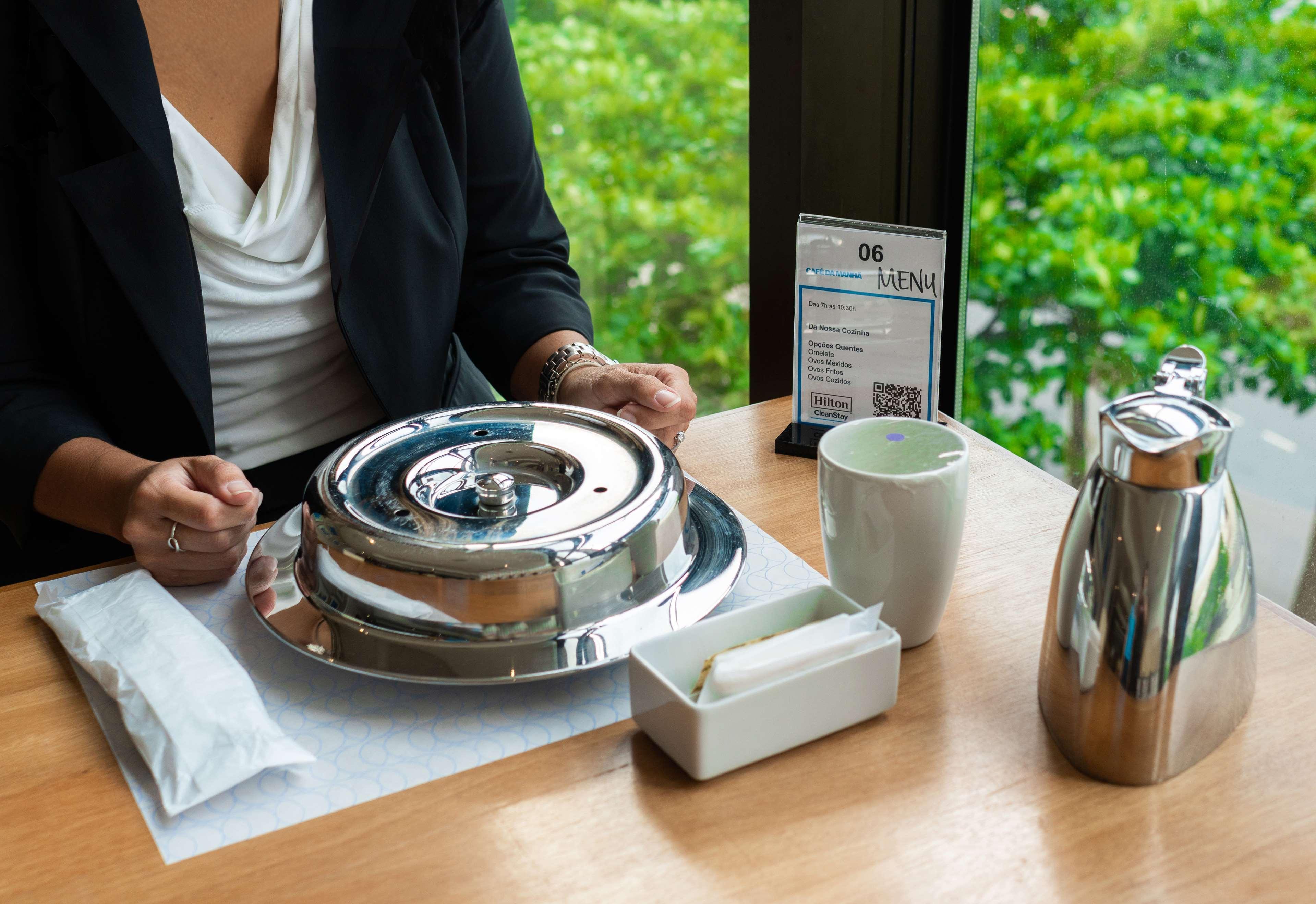 里约热内卢科帕卡巴纳希尔顿酒店 外观 照片 A chafing dish
