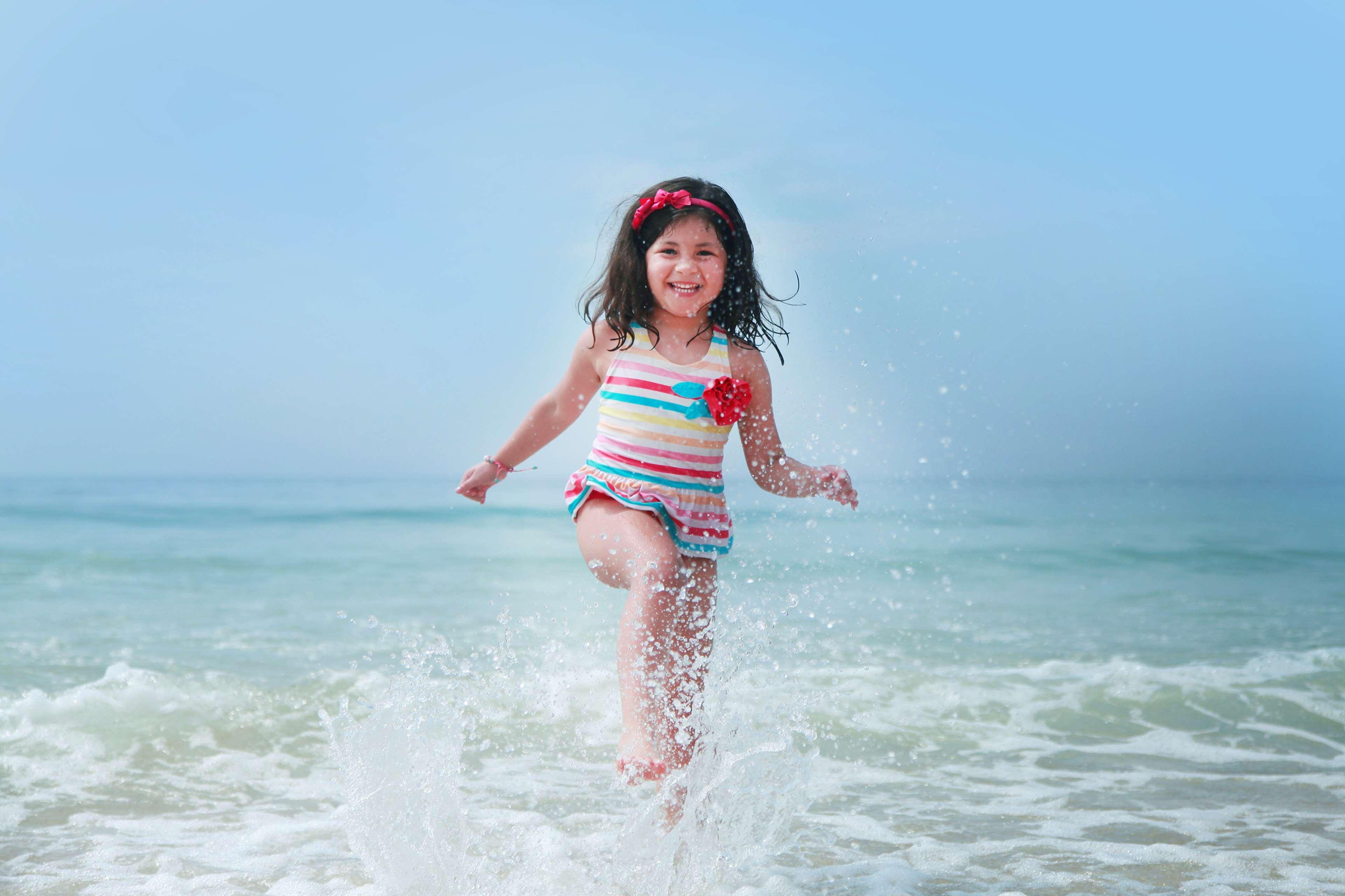 里约热内卢科帕卡巴纳希尔顿酒店 外观 照片 A child playing in the water