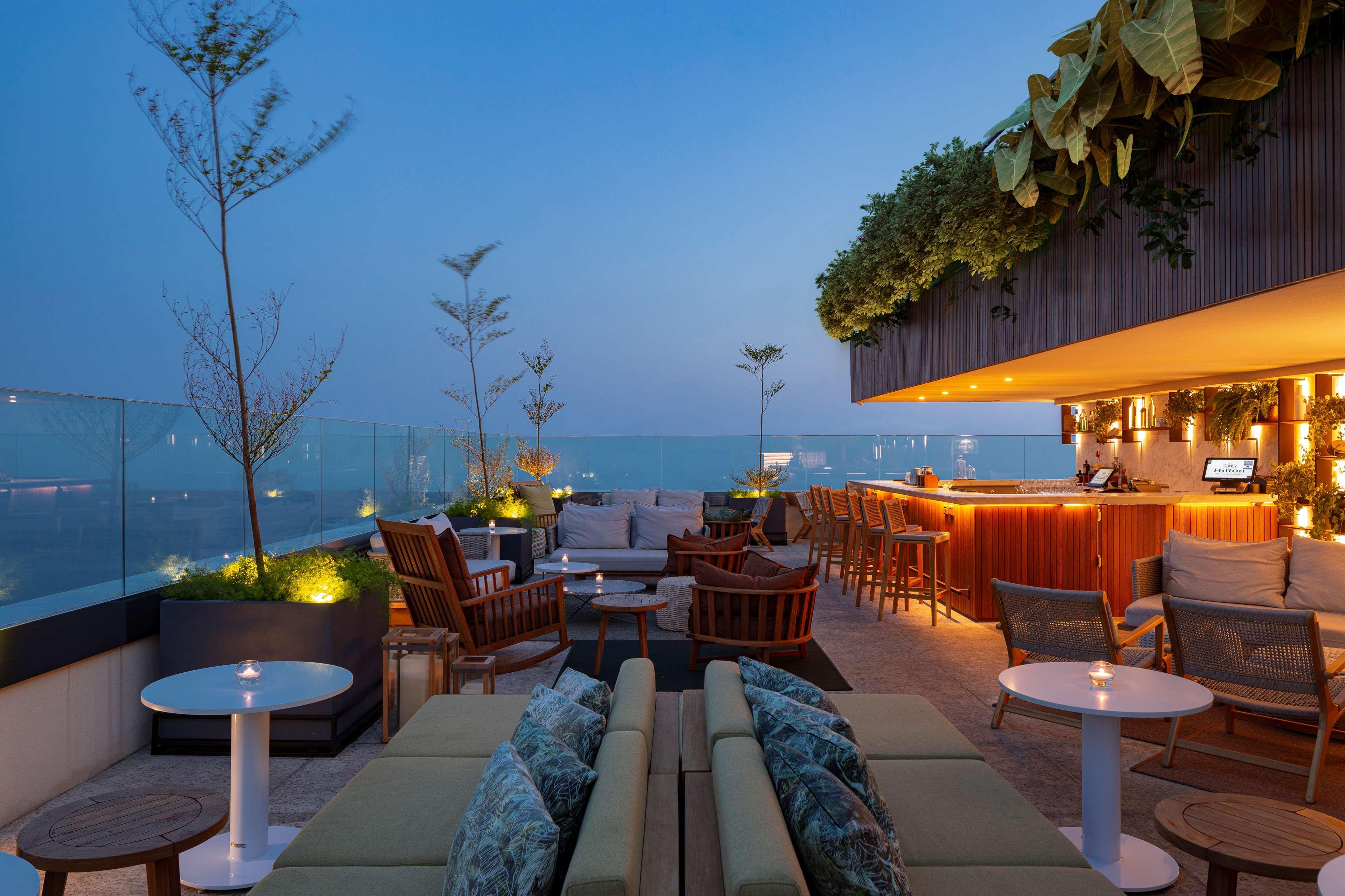 里约热内卢科帕卡巴纳希尔顿酒店 外观 照片 The rooftop bar at the hotel