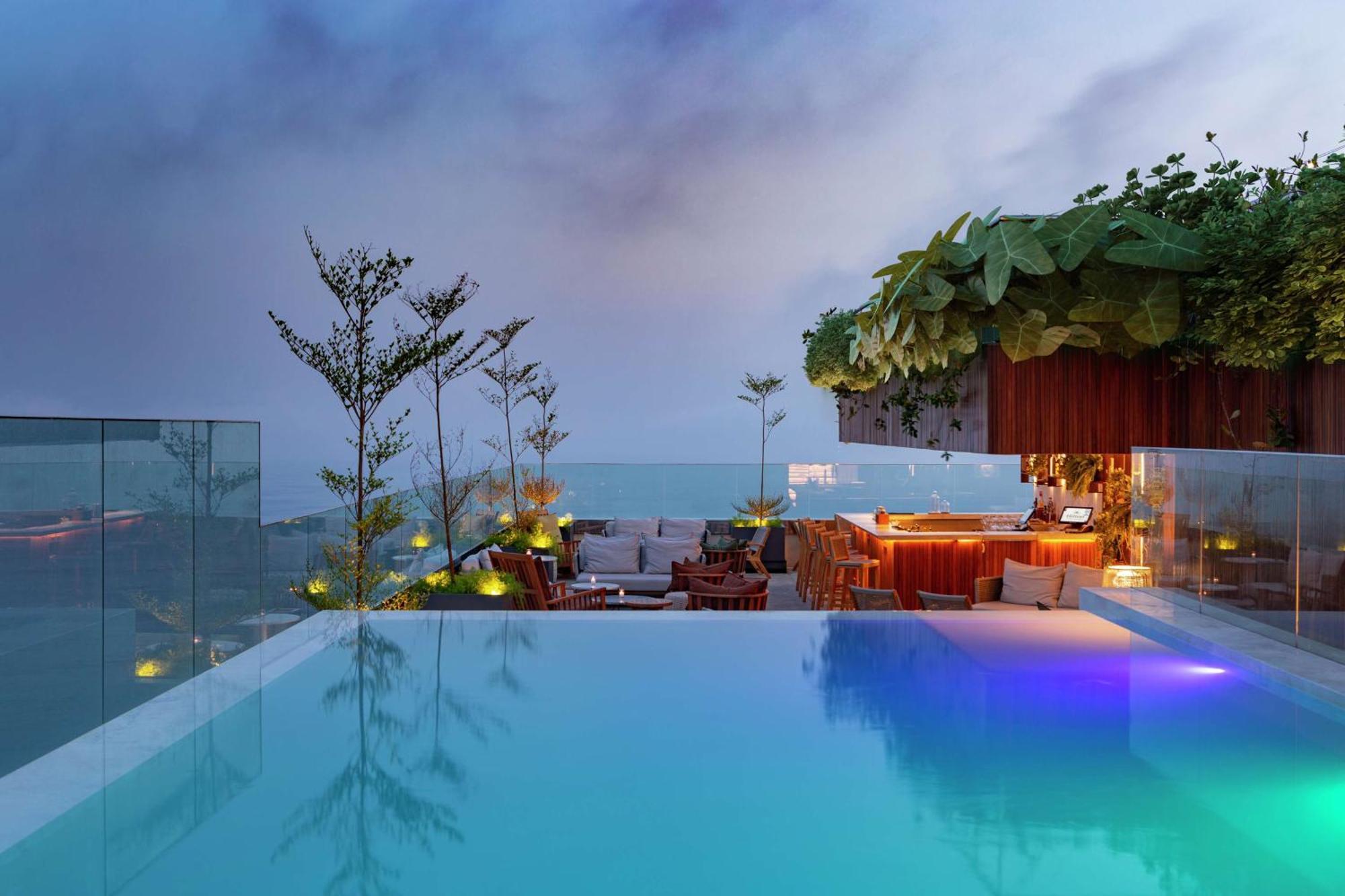里约热内卢科帕卡巴纳希尔顿酒店 外观 照片 The rooftop pool at the hotel